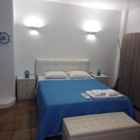 Blue & White Apartment Ano Mera