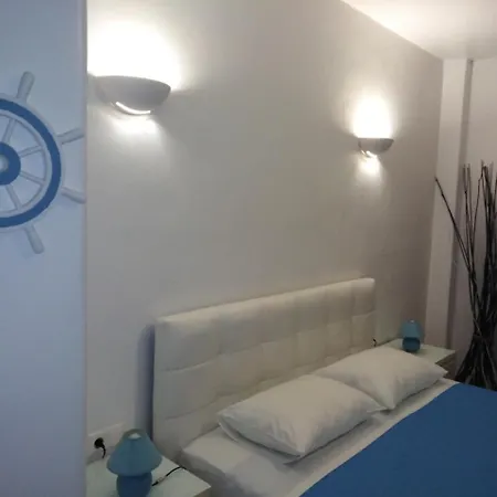 Blue & White Άνω Μερά